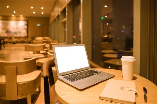 法律主持嘉什么来着