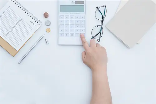 提前开学还收费违反了什么法律